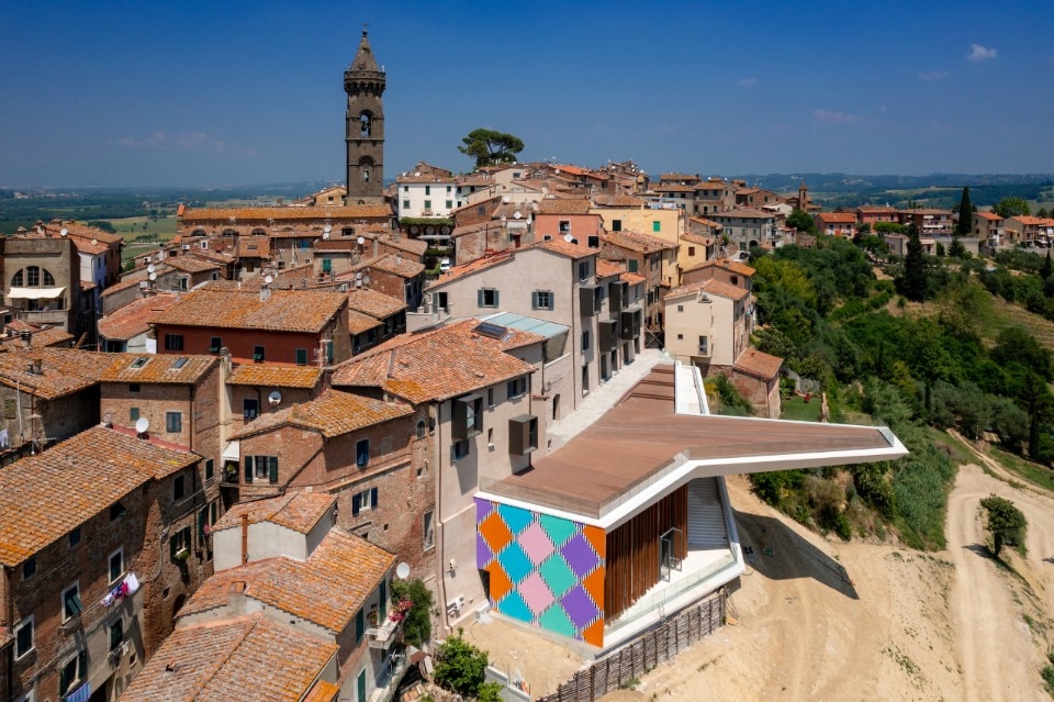 The restoration of public space in a Tuscan village