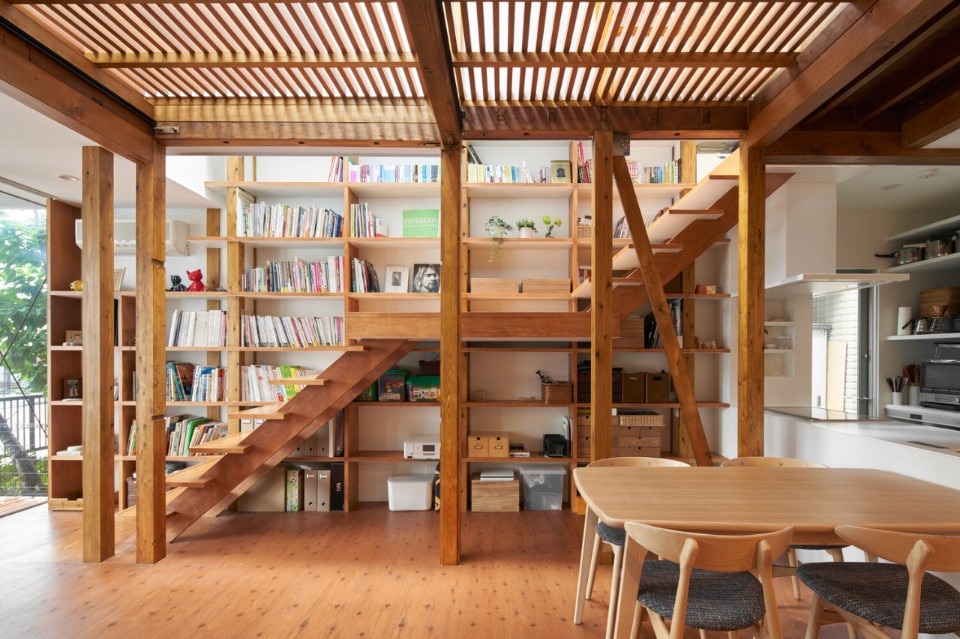 The extension of a residence in the hypertrophic fabric of Tokyo