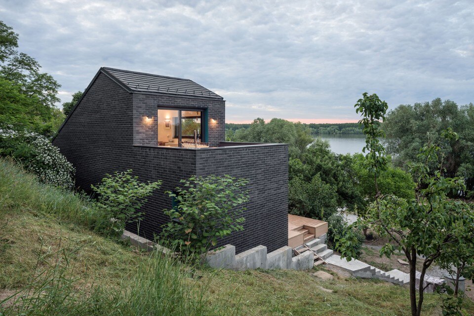 Guest house on the banks of the Danube reinterprets local architecture