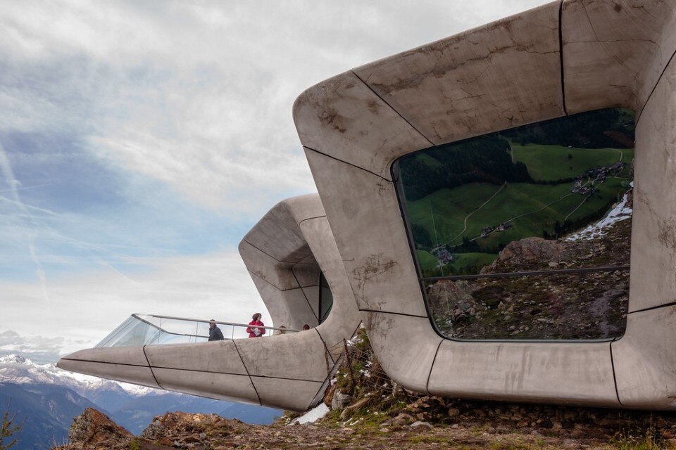 High-altitude architecture: when design meets the mountain