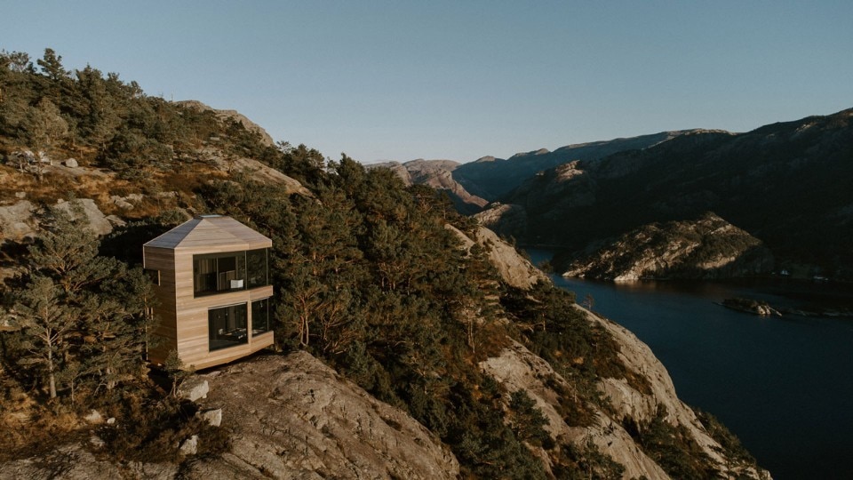 Snøhetta’s new hotel on the cliffs of a fjord