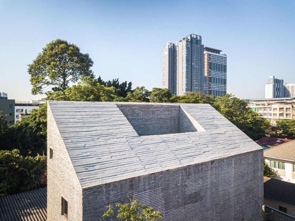 An “imperfect” house in Bangkok