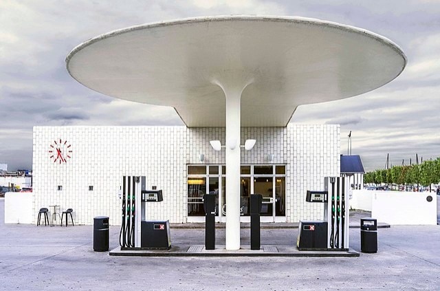 Service stations: an evolution of style