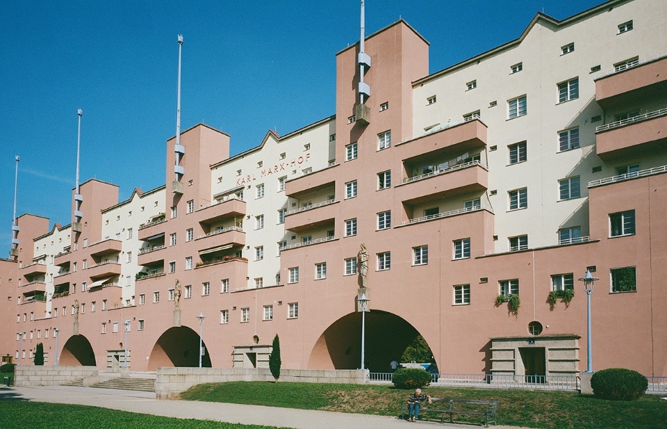 Twentieth-century Vienna: the pictures of an architectural mosaic