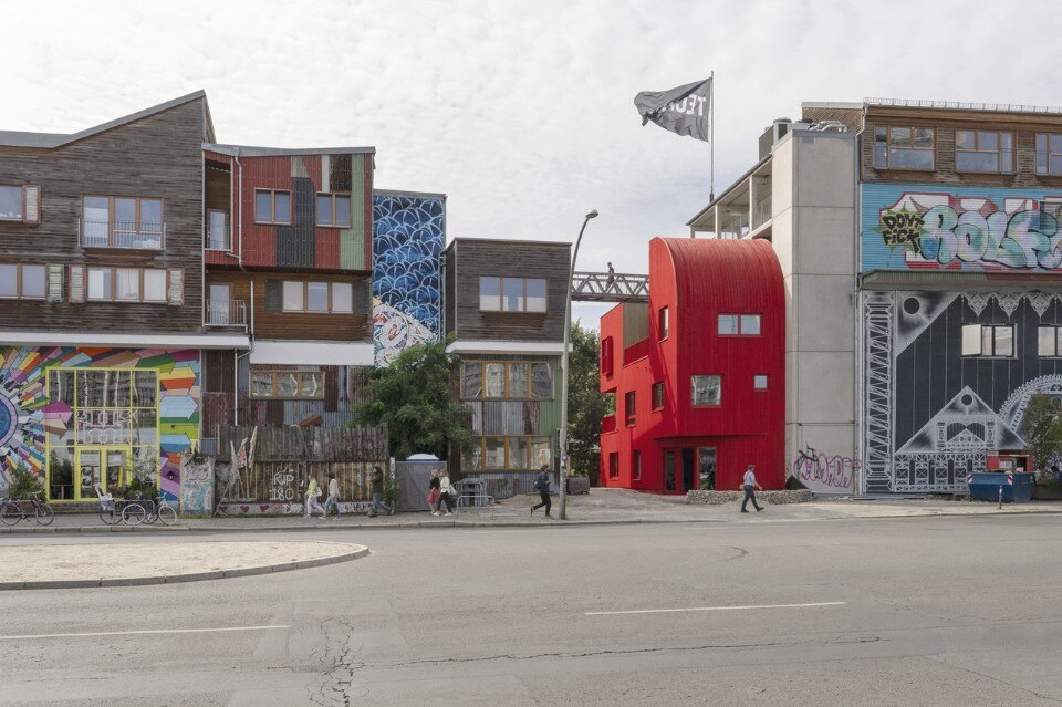 A  red-wooden “friendly parasite” is the new entrance to Holzmarkt25 in Berlin