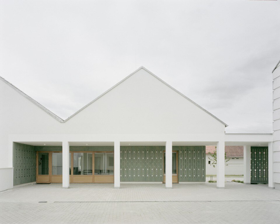 Abstract shapes and sobriety for a reformed kindergarten in Hungary