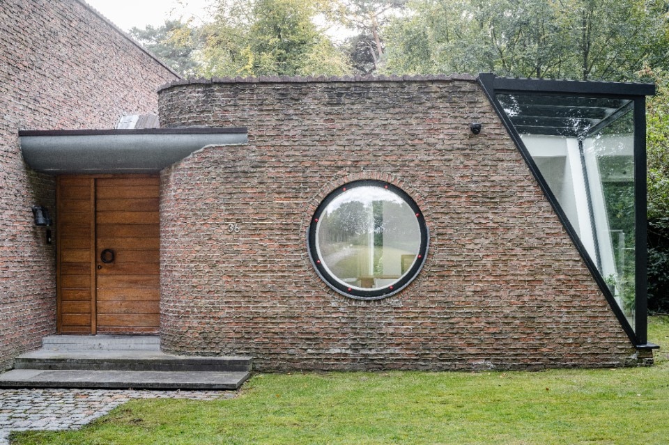 A renovated house near Antwerp combines postmodern and contemporary