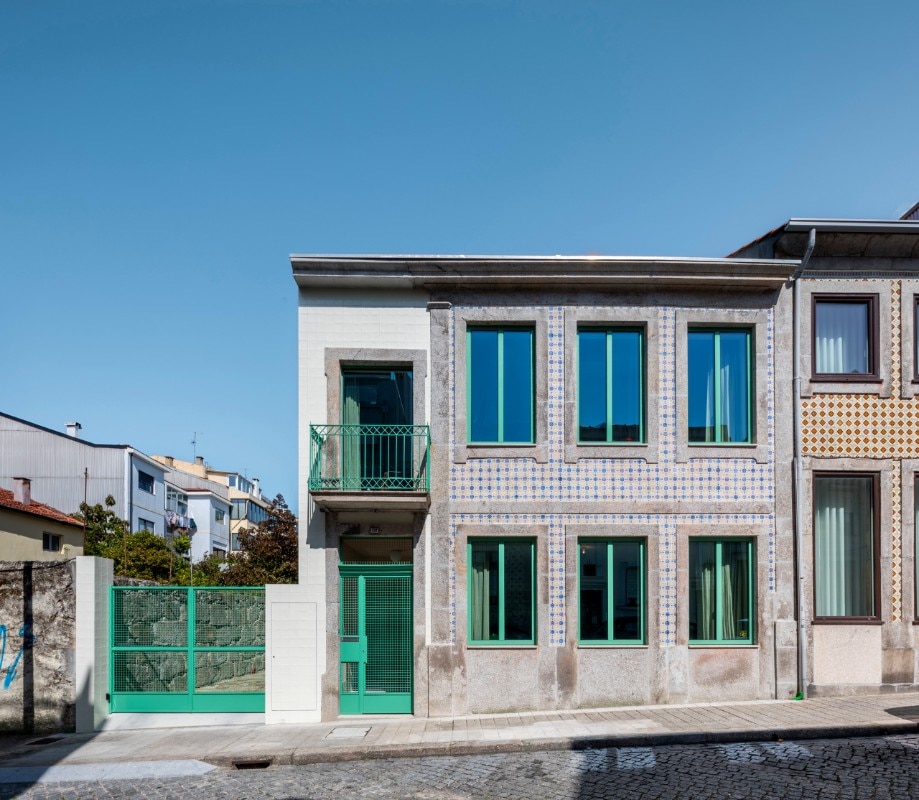 Porto: an unfinished project becomes an atelier-house