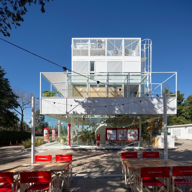 A drive-thru in Buenos Aires seeks poetry in structure