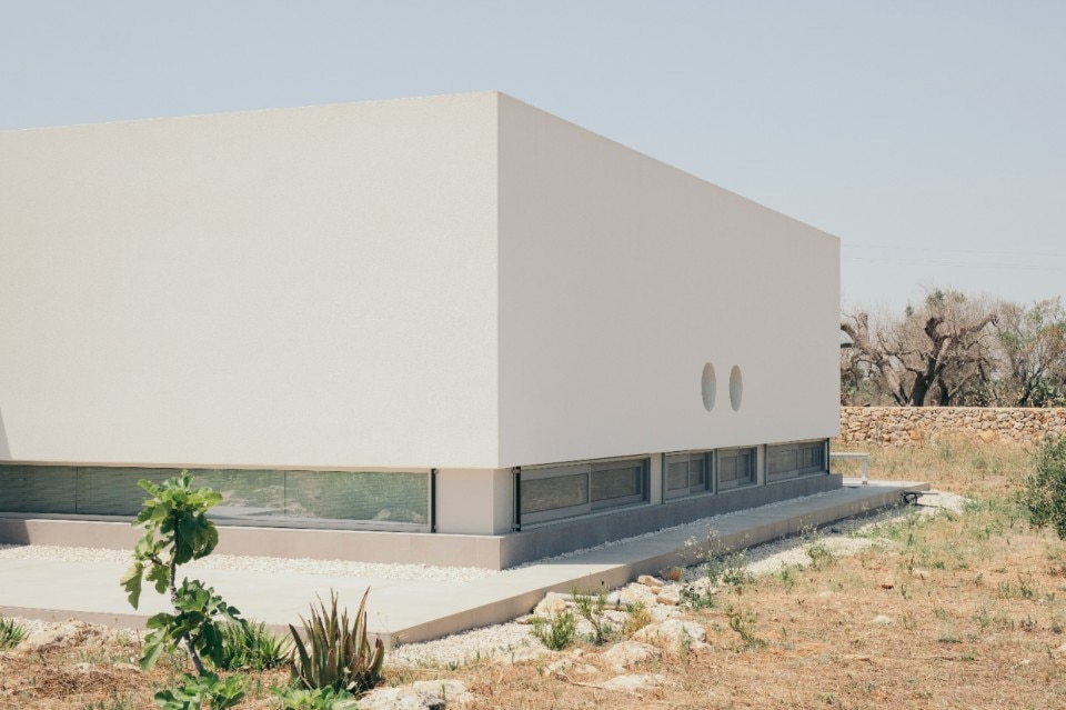 An Apulian house, born to observe the landscape between rationalism and the vernacular