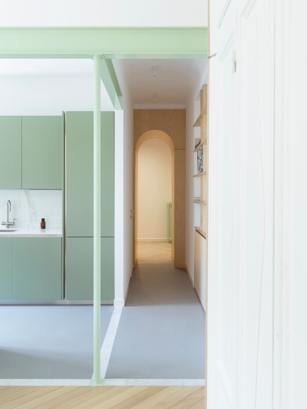 A Milanese flat reborn by reimagining a corridor