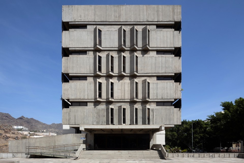 Brutalism in Tenerife: the House of Architects photographed by Roberto Conte