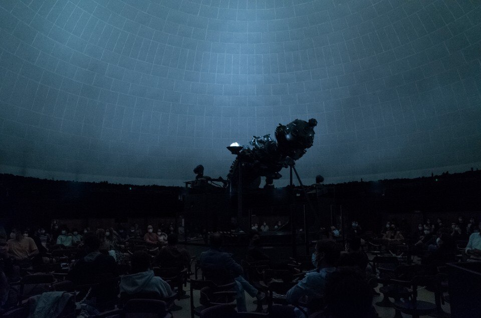 Making the planetarium shine with music and visual arts
