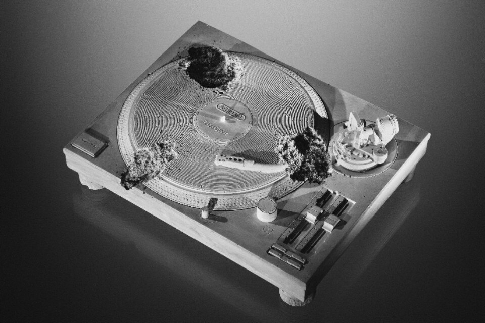 Daniel Arsham’s eroded turntable pays homage to an iconic 1990s case