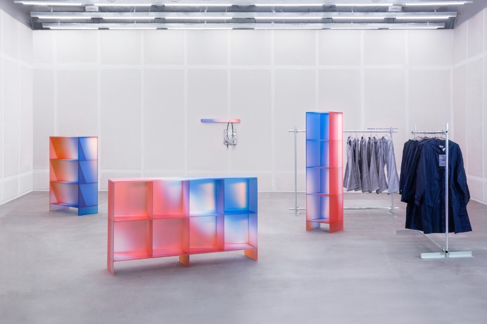Halo, a pop-up gallery with multilayer glass