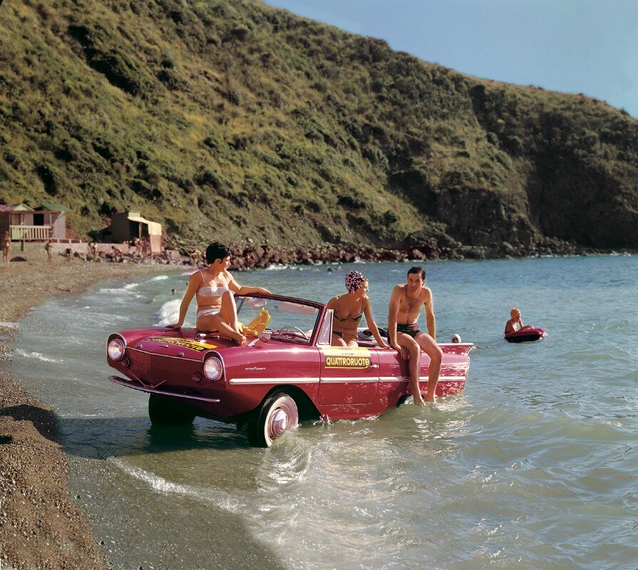 A short tale about spiaggine, the car icons of the 1960s summer seasons