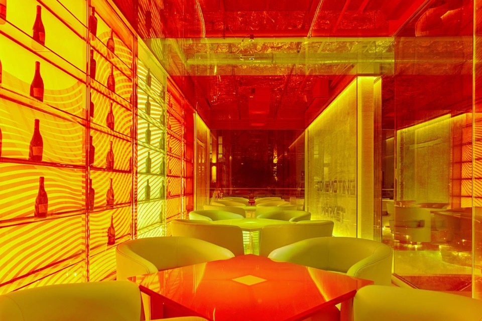 A concept store in Shenzhen between brutalism and psychedelia
