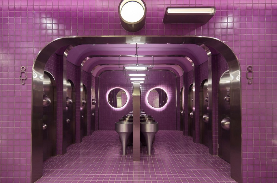 A public restroom in China inspired by the gravity of black holes