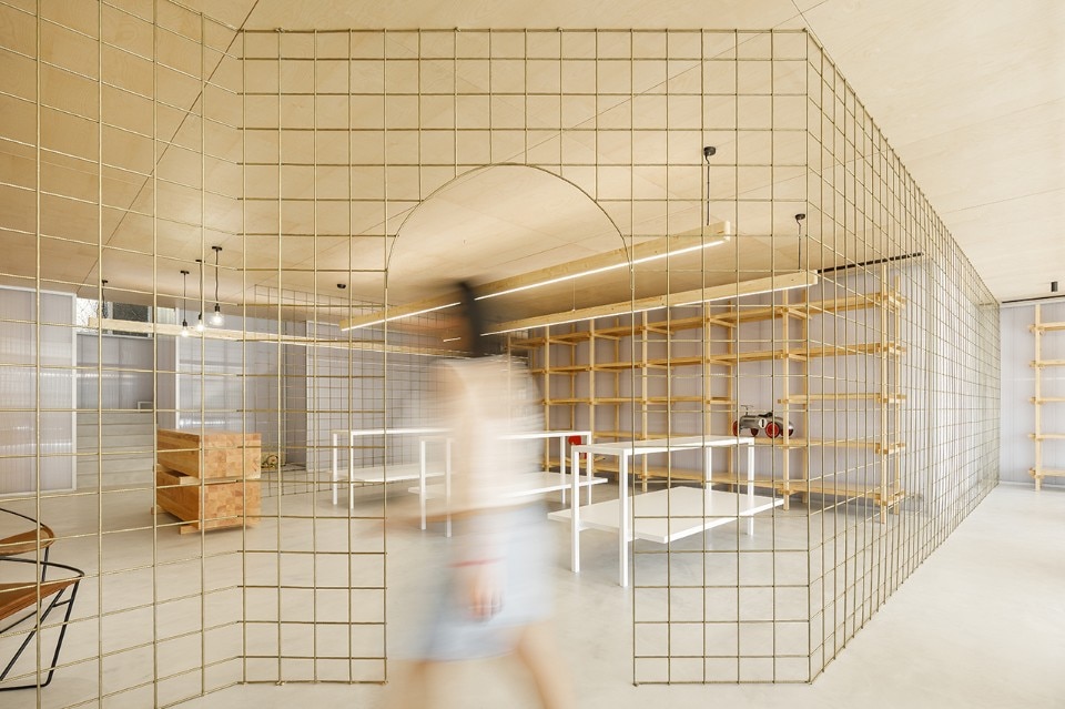 Wire mesh defines ephemeral divisions of a Portugal shop