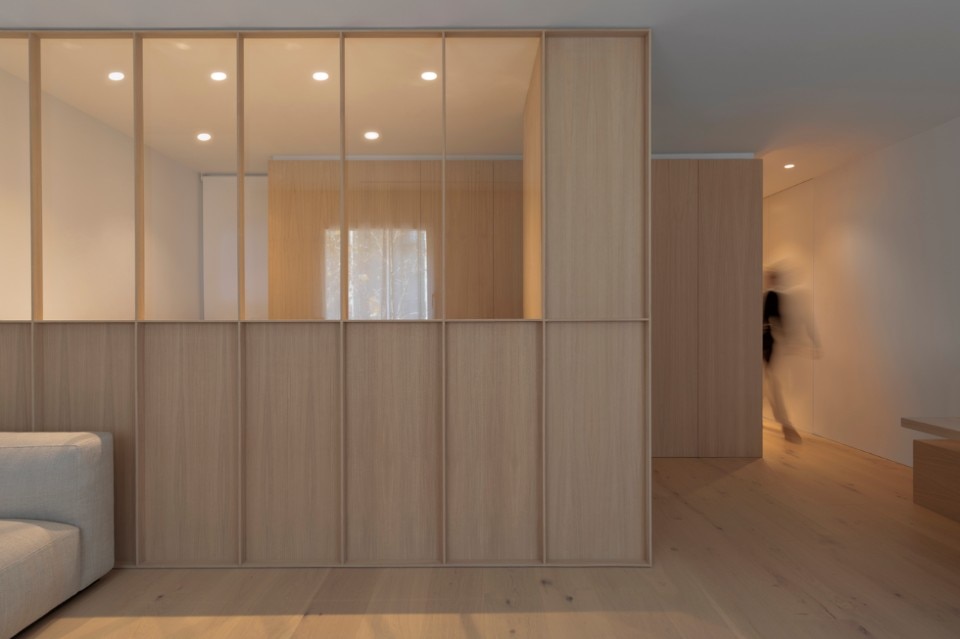The extended, enveloping design of a flat in Barcelona