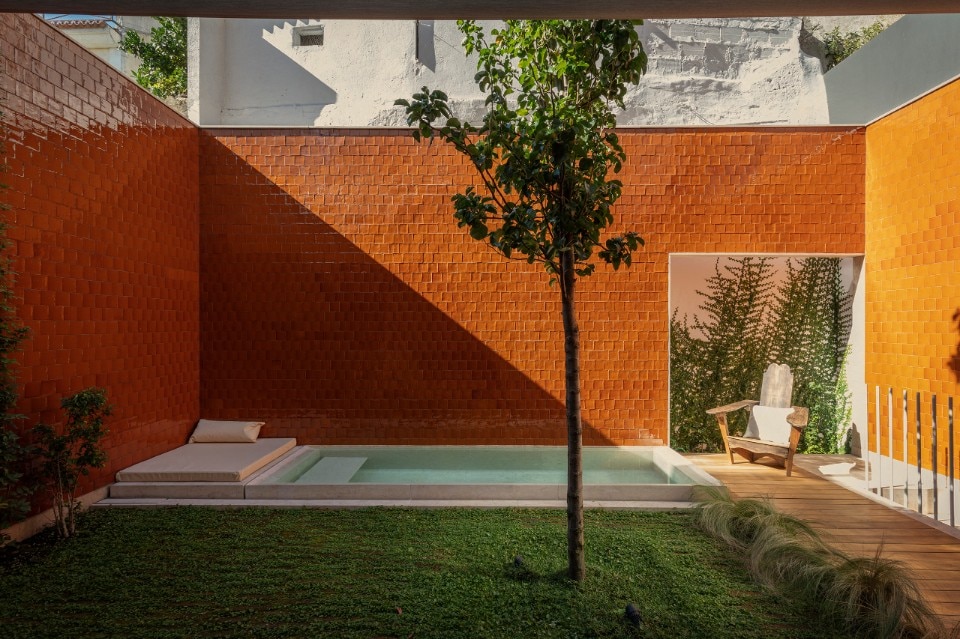 Casa in Santa Isabel in Lisbon is an enclave of warmth and light