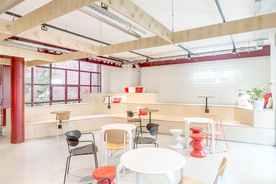 Fluid, interconnected spaces define the Satispay HQ in Milan