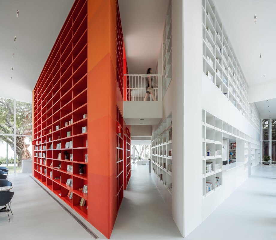 In South China, a glazed library overlooks the sea