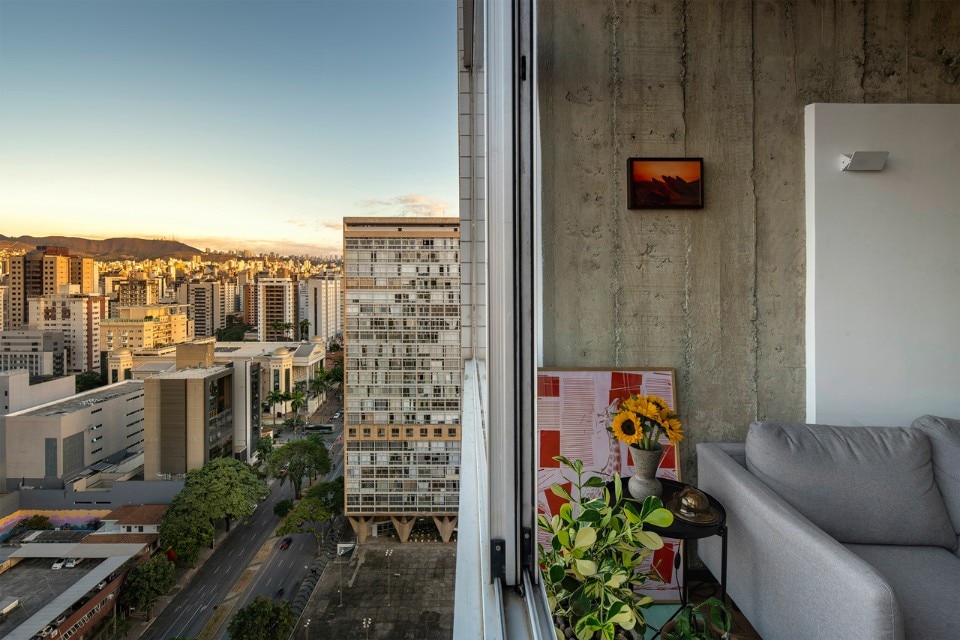 Inhabiting Niemeyer’s architecture: a renovated apartment in Belo Horizonte