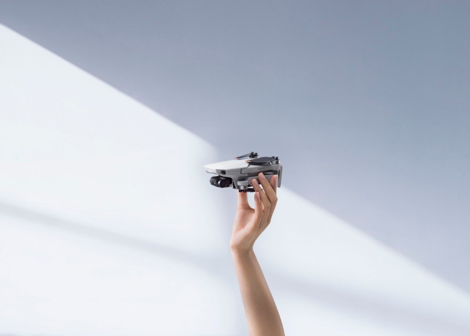 DJI launches a 4K camera drone that weighs like a smartphone