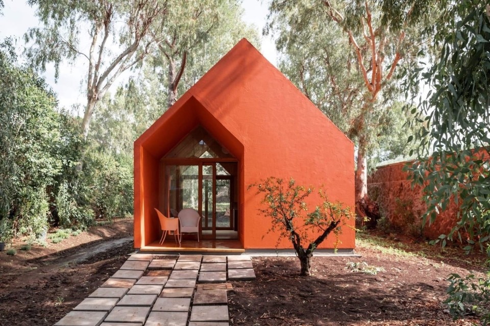 Renzo Piano designs a little red house for the inmates of Rebibbia prison