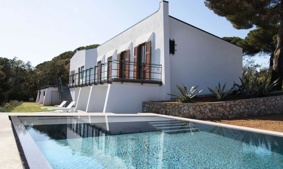 You can now spend your holidays in two Italian villas by Gio Ponti, on the island of Elba