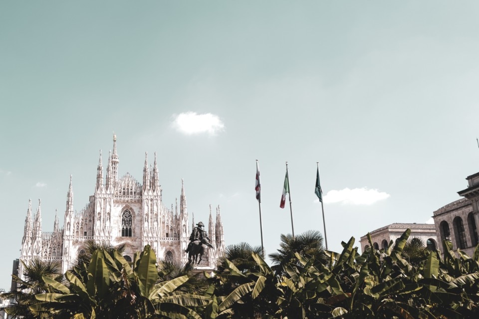 No more palm trees in front of Milan Cathedral: alpine vegetation is coming