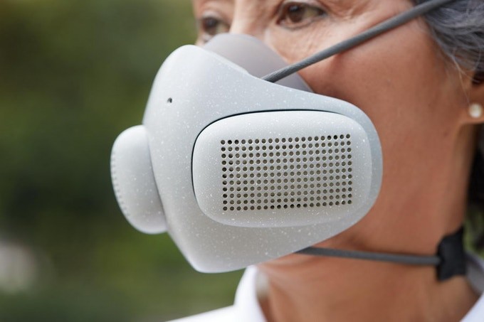 An air purifier that you wear as a mask