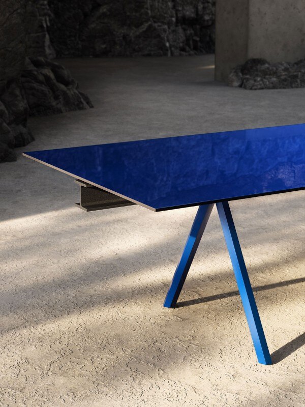 A flexible table with an industrial look