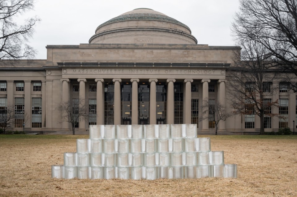 MIT's new recycled glass bricks that work like LEGO