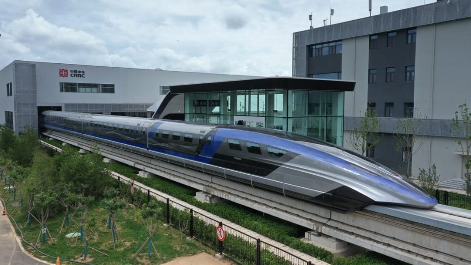 China unveiled the fastest train in the world