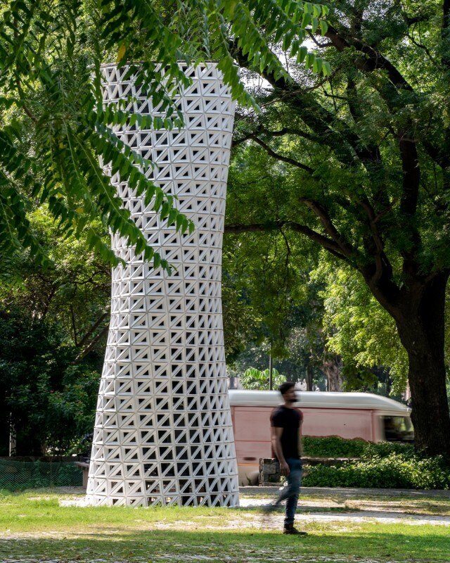Aerodynamic towers by Studio Symbiosis designed to purify air in cities