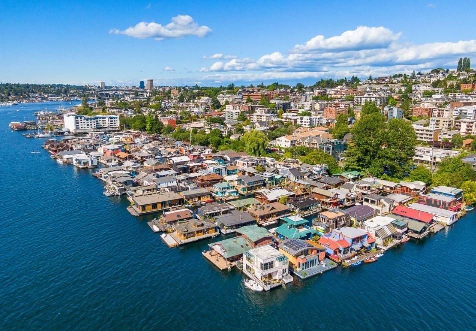 10 floating neighborhoods to understand living on water